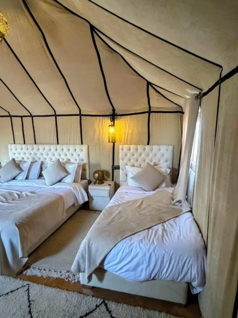 Chambre triple au Layali Luxury Desert Camp