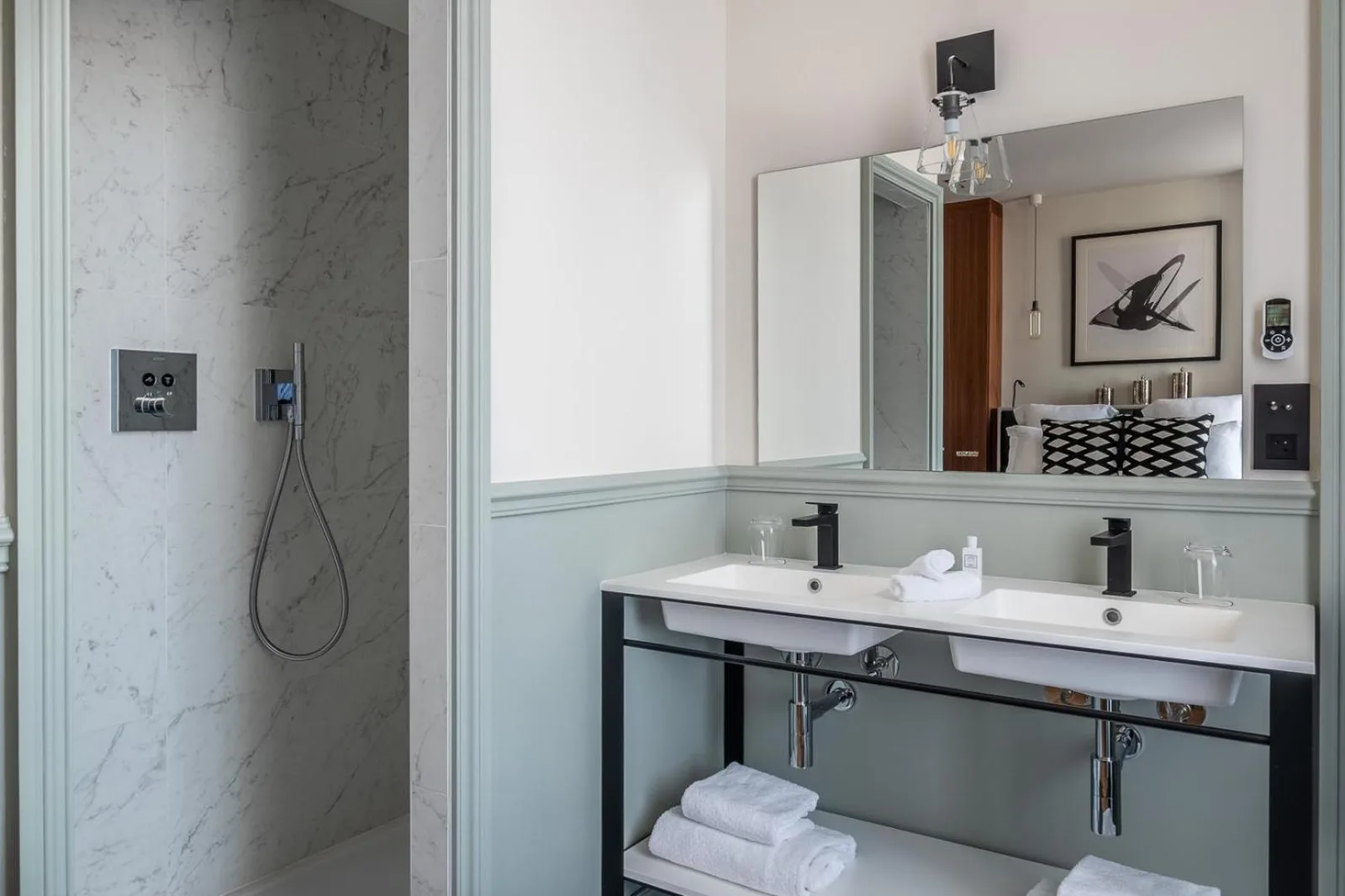 Modern bathroom at Le Boutique Hotel & Spa in Bordeaux