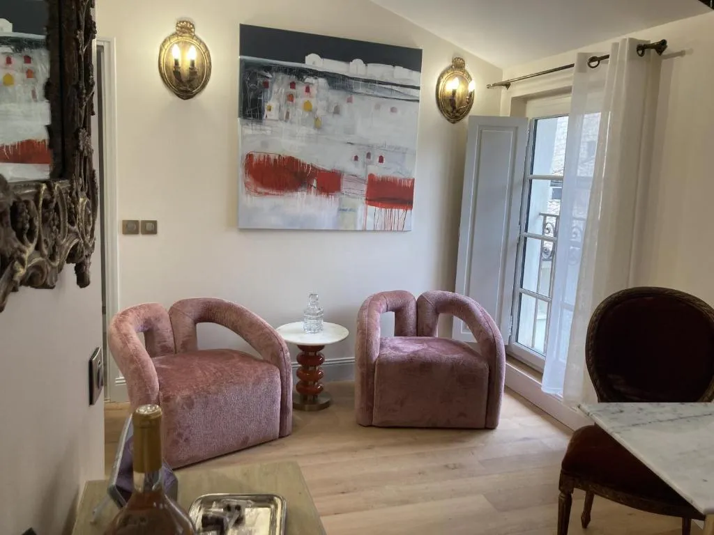 Stylish sitting area in Le Cloitre des Augustins