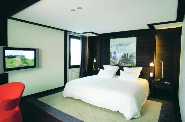 Contemporary bedroom in Le Hameau Albert 1er, Chamonix-Mont-Blanc