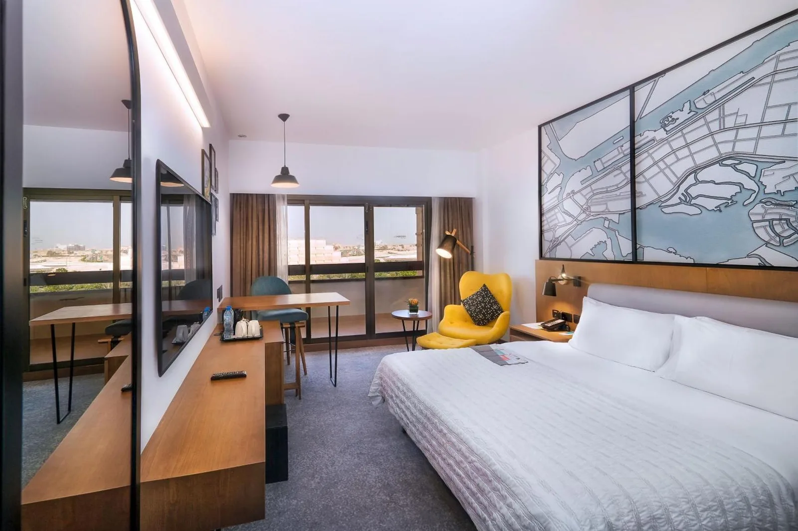 Deluxe Room mit Balkonblick im Le Meridien Abu Dhabi Resort