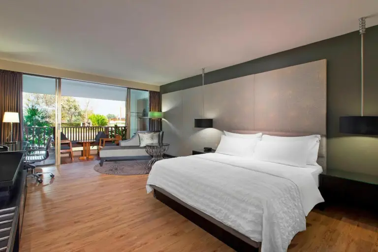 Le Meridien Chiang Rai Resort elegant bedroom