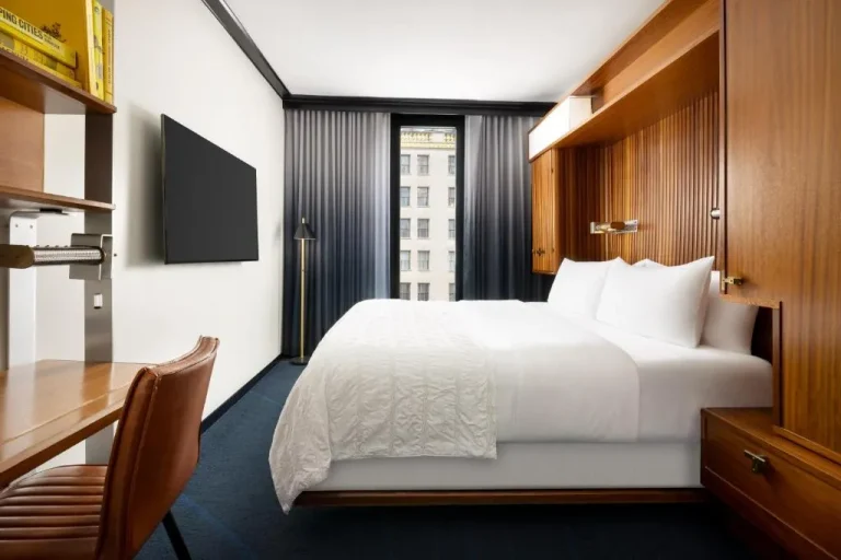 Chambre moderne au Le Meridien New York, Central Park
