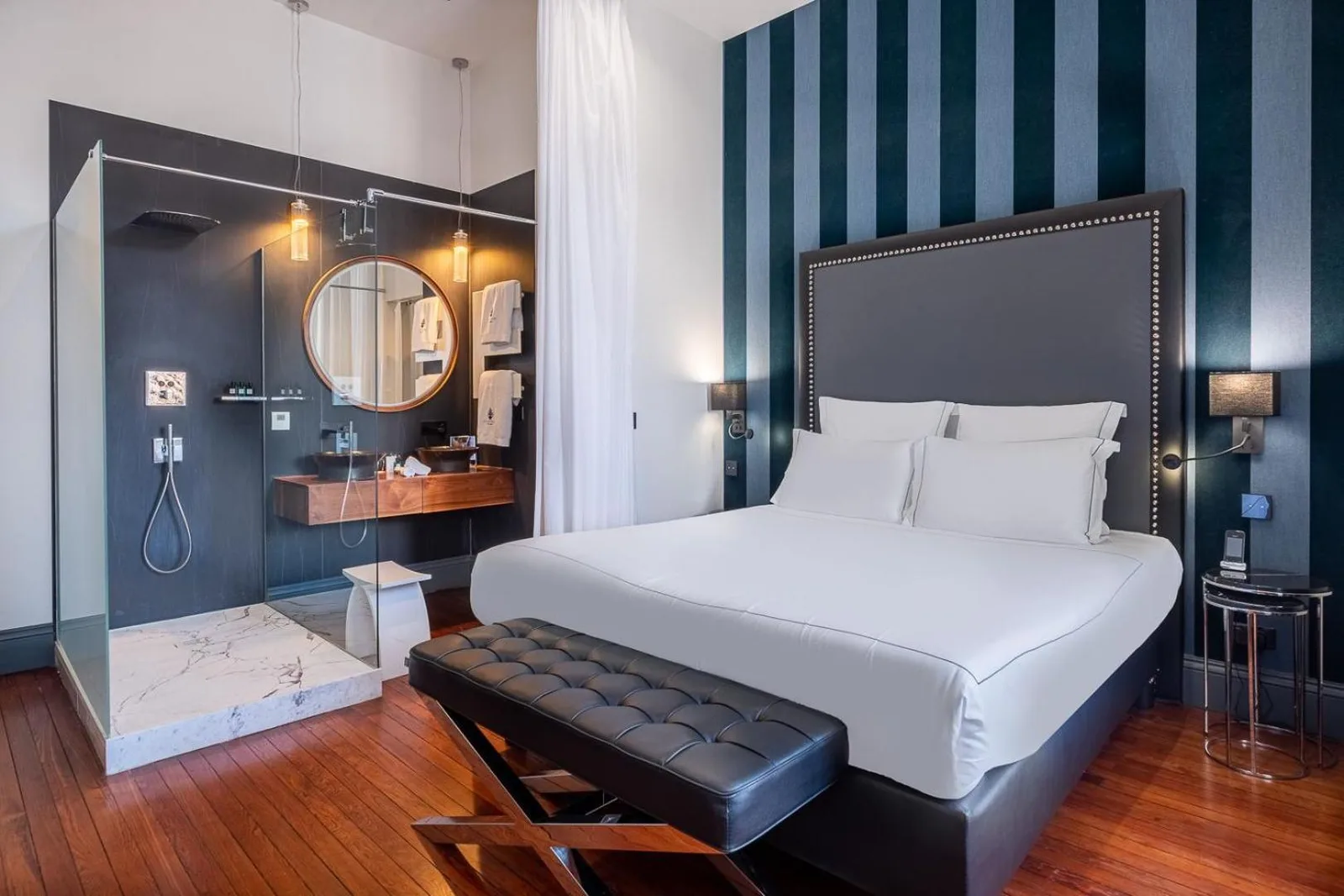 Modernes Schlafzimmer im Le Palais Gallien Hôtel & Spa in Bordeaux