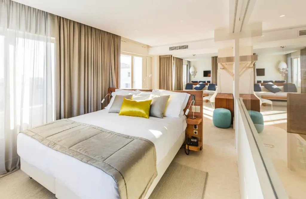 Cozy bedroom with views at Le Petit Nice - Passedat in Marseille