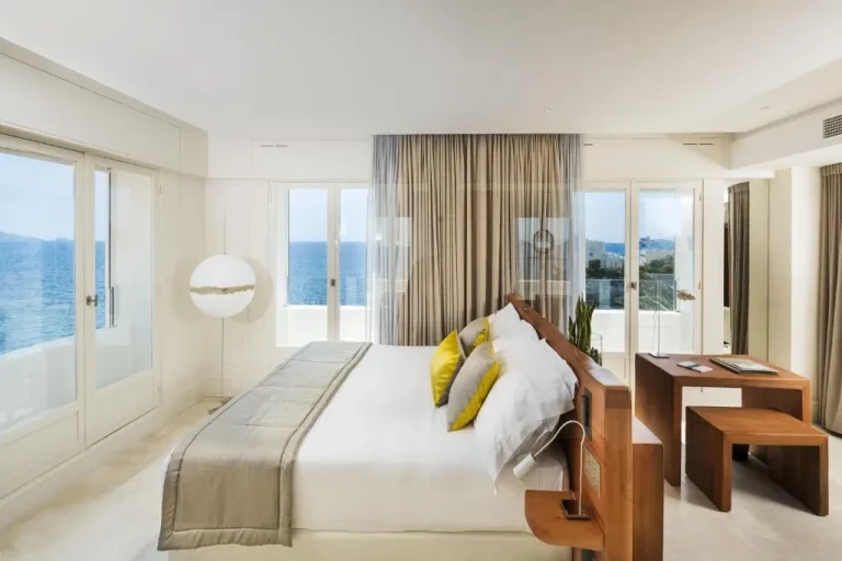 Luxury room with sea views at Le Petit Nice - Passedat in Marseille