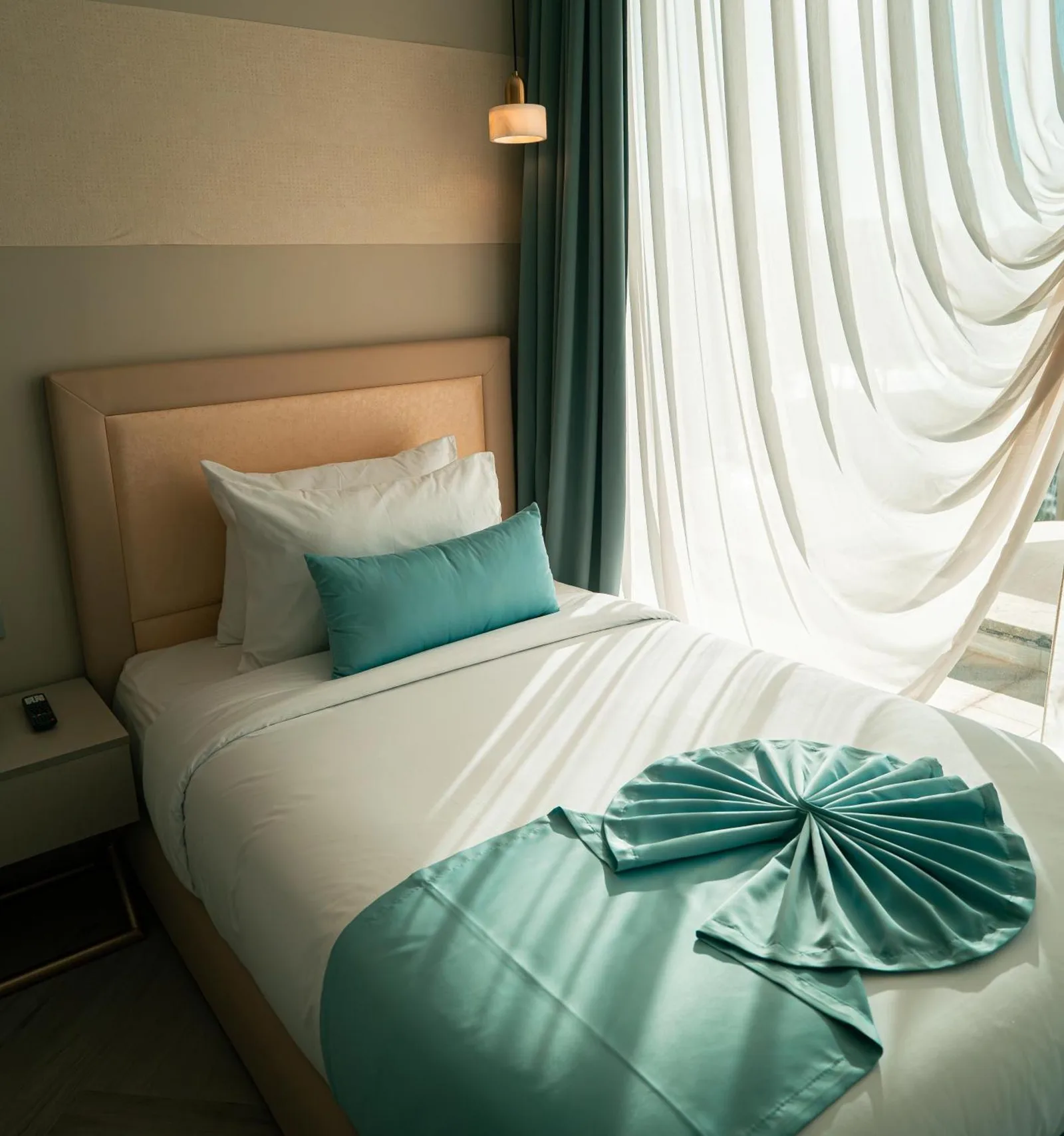 Lit stylisé à l'hôtel Le Royal Plaza à Kenitra