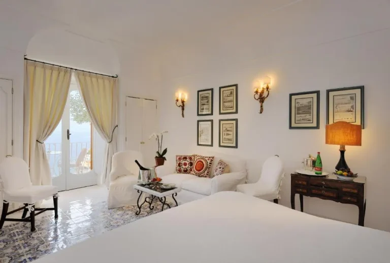 Classic suite at Le Sirenuse in Positano with balcony view