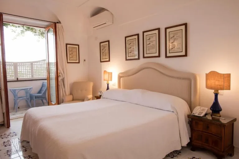 Comfortable suite at Le Sirenuse in Positano with elegant furnishings