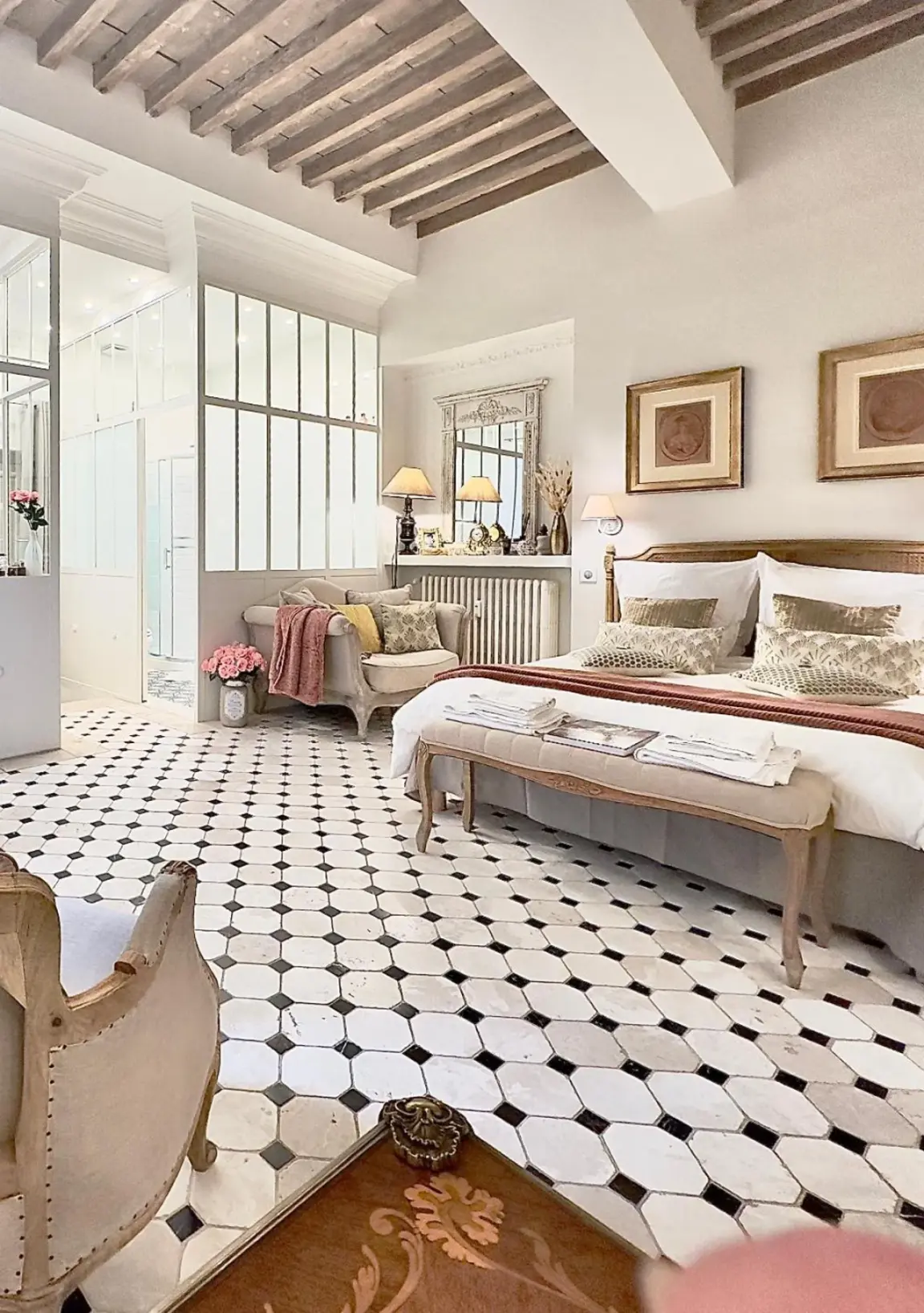 Les Anges Deluxe bedroom suite featuring refined decor