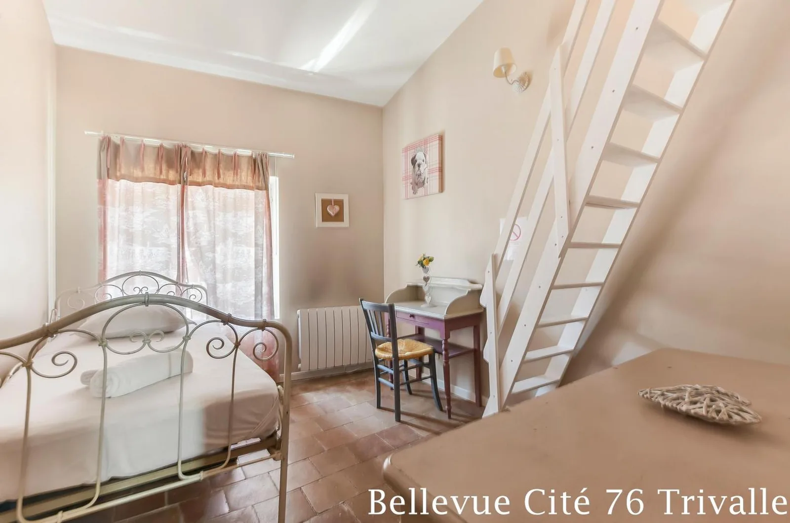 Les Bellevue Cité Trivalle "3 Apartments, 1 with Terrace & Private Parking, Aircon, WiFi, 500m from Cité, free public car park 200m", à Carcassonne