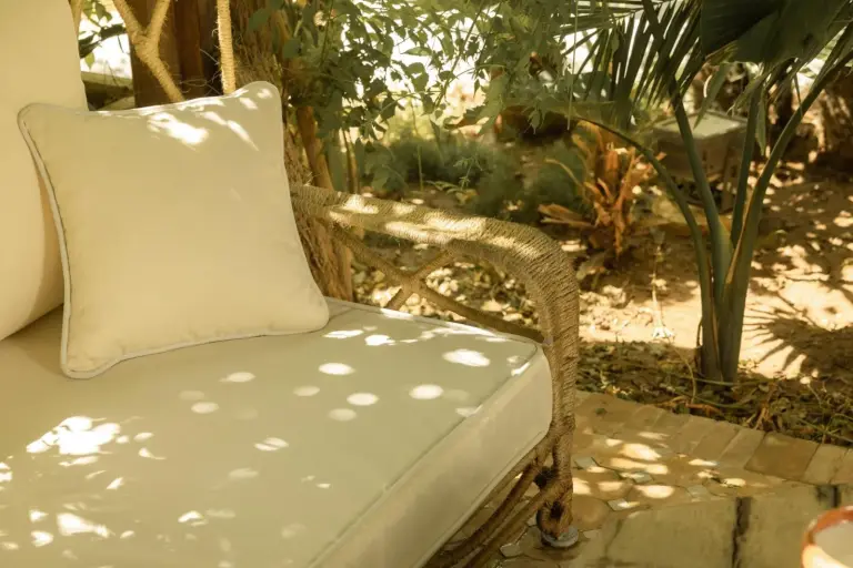 Üppiges Sofa im Les Palmiers Boutique Hôtel & Spa in Marrakesch