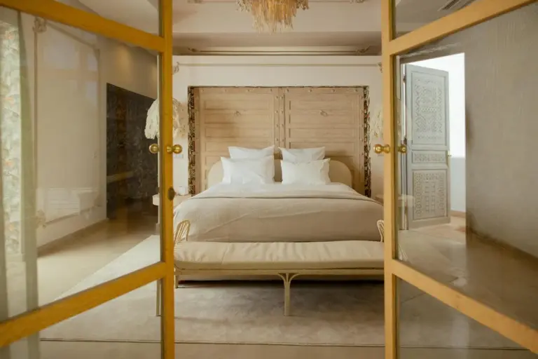 Luxuriöses Schlafzimmer im Les Palmiers Boutique Hôtel & Spa in Marrakesch