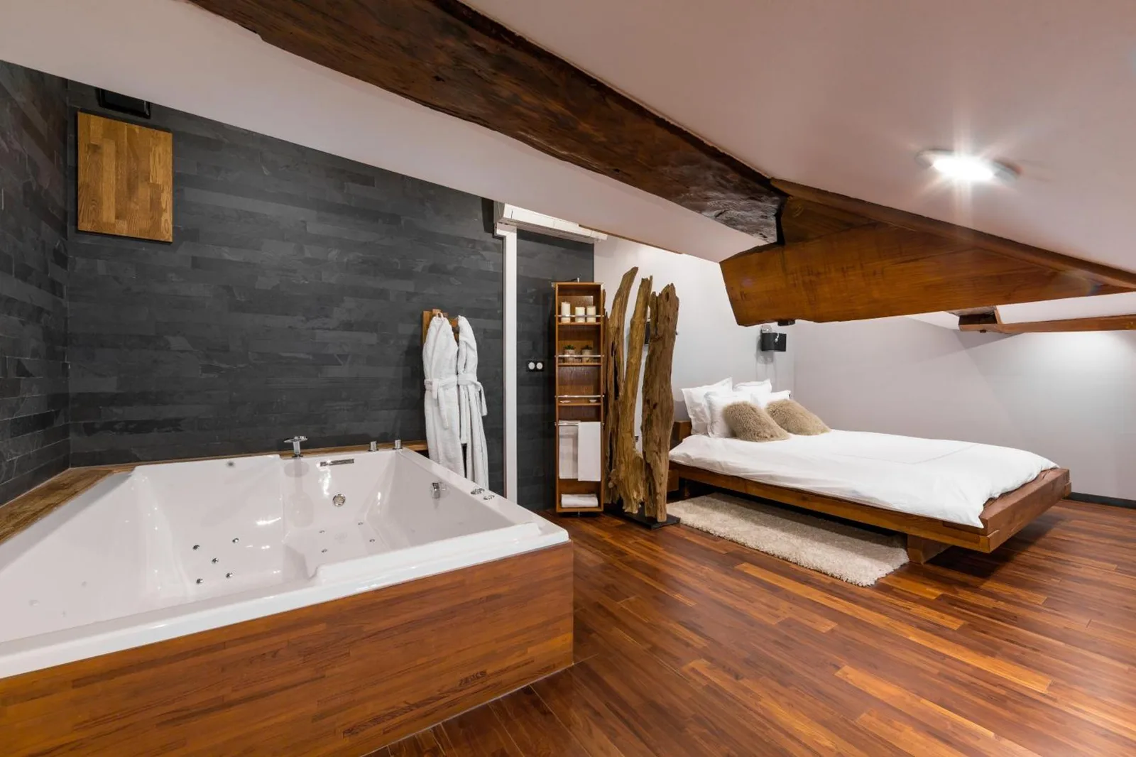 Bedroom of Les suites sainte claire in Annecy