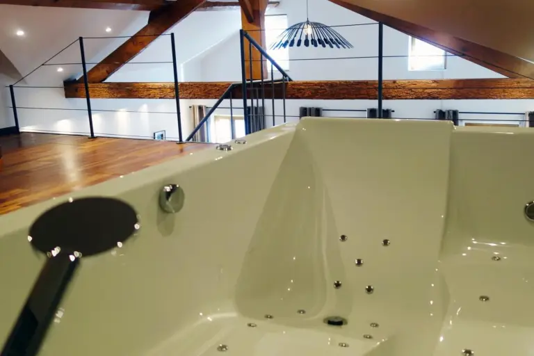 Jacuzzi tub at Les suites sainte claire in Annecy