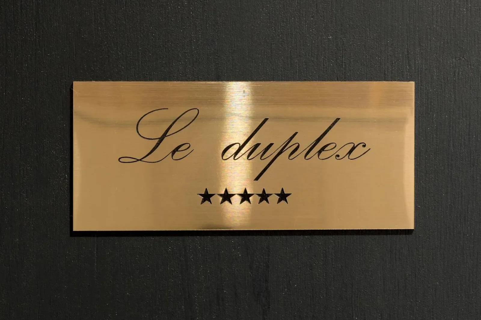 Nameplate of Le duplex at Les suites sainte claire in Annecy