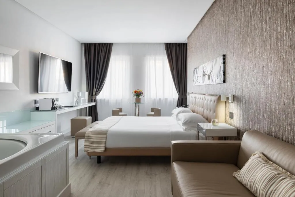 Deluxe-Zimmer im LHP Napoli Palace & SPA in Neapel