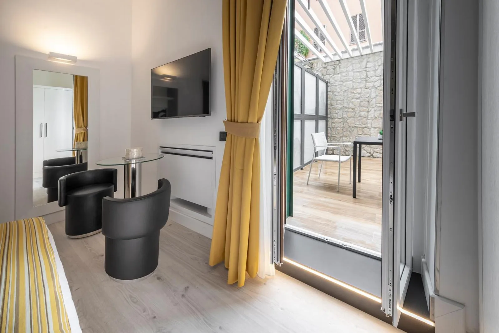 Chambre avec terrasse au LHP River Club