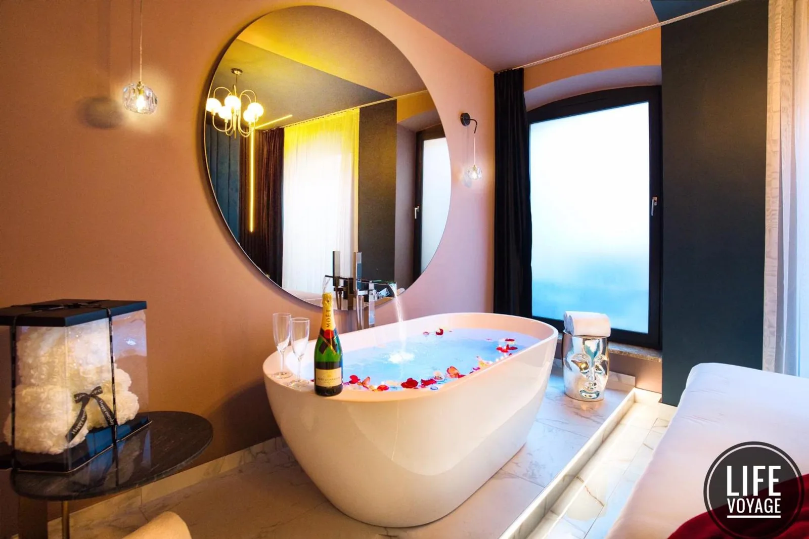 Relaxing bathtub at Life VOYAGE & Spa in Strasbourg