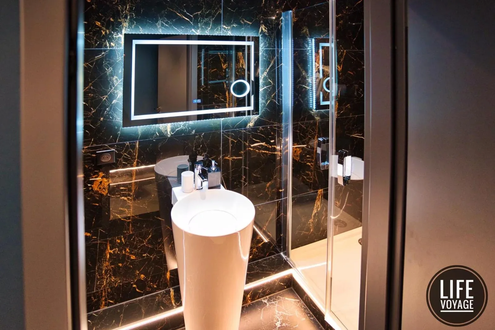 Sleek bathroom design at Life VOYAGE & Spa in Strasbourg