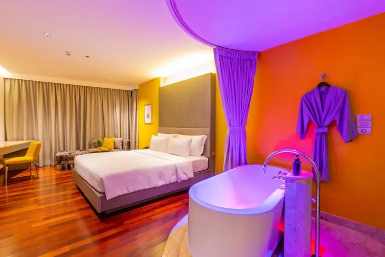 Lebendiges Zimmer im LiT BANGKOK Hotel