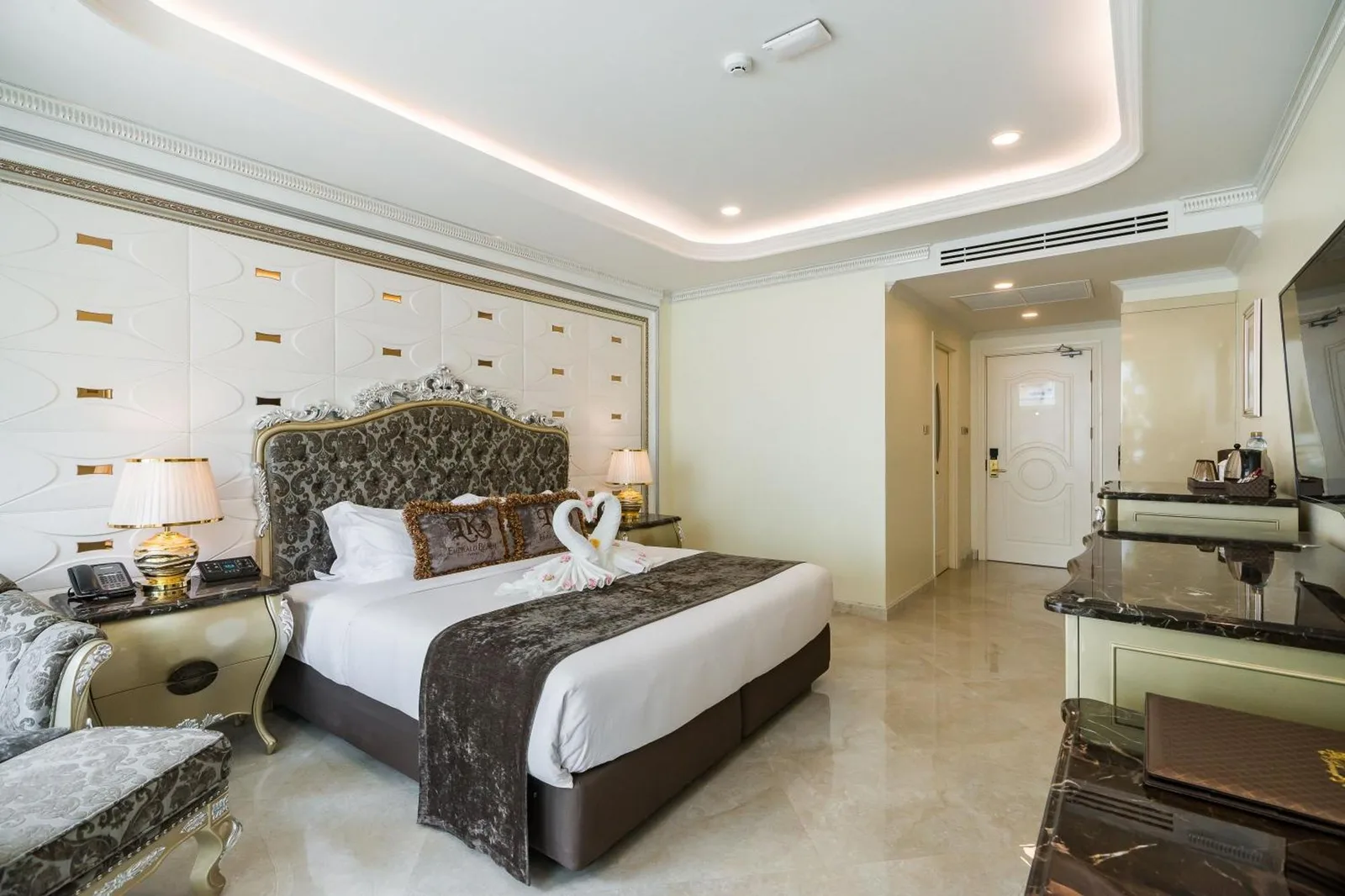 LK Emerald Beach - SHA Extra Plus in Pattaya deluxe bedroom with king bed and modern luxury furnishings