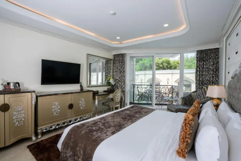 LK Emerald Beach - SHA Extra Plus in Pattaya luxury guest room with king bed and balcony access