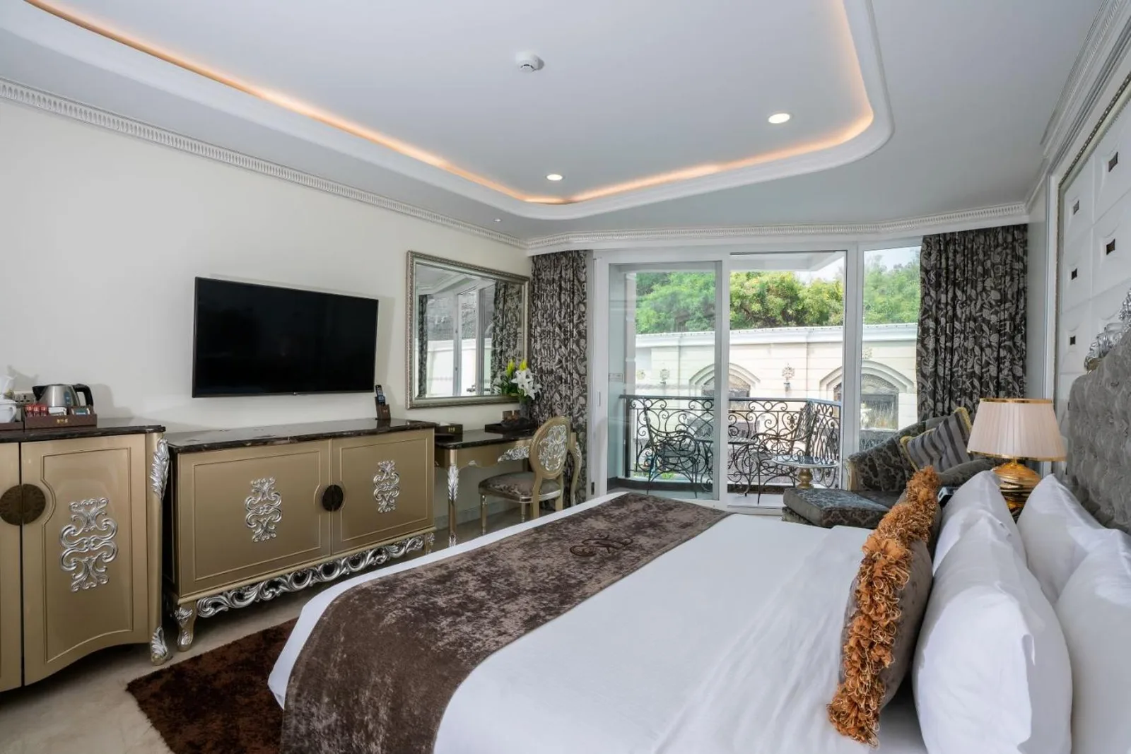 LK Emerald Beach - SHA Extra Plus in Pattaya luxury guest room with king bed and balcony access