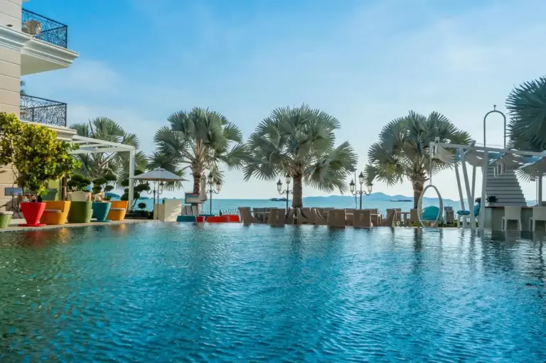 LK Emerald Beach - SHA Extra Plus in Pattaya with a tropical infinity pool and palm trees by the sea