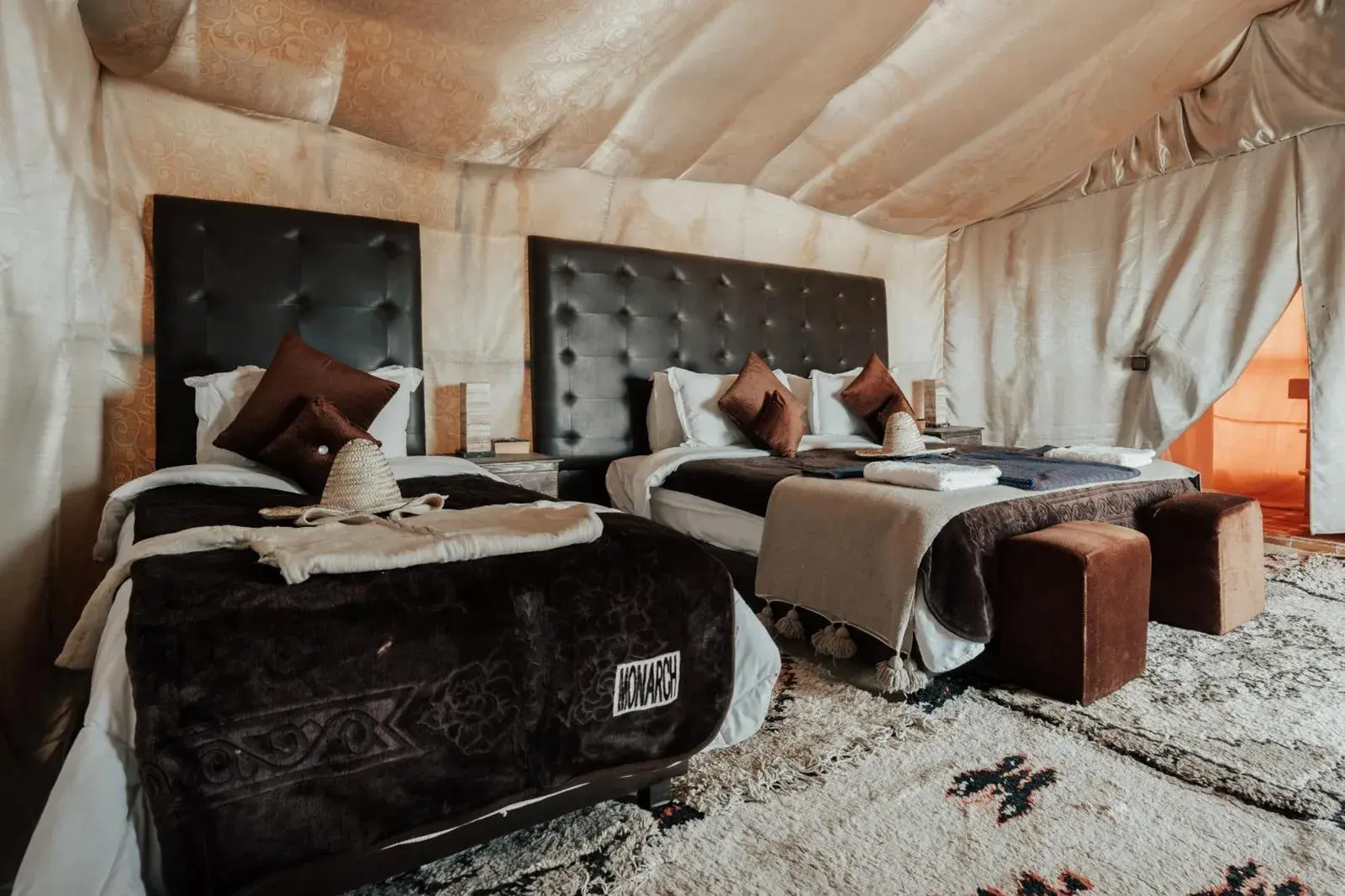 Literie luxueuse au Local Luxury Camp à Merzouga