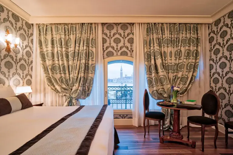 Belle vue de chambre depuis le Londra Palace Venezia