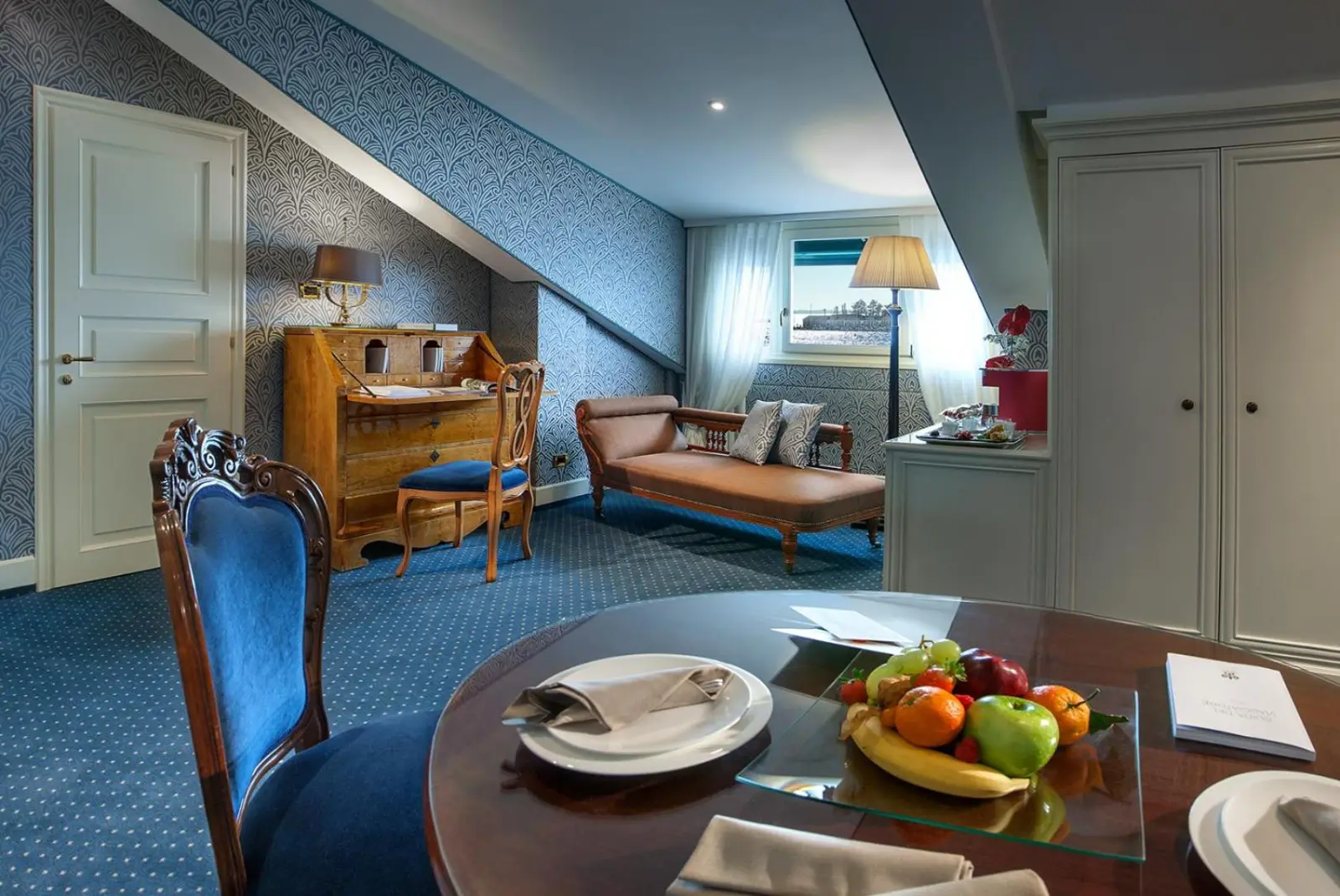 Espace de vie de la suite au Londra Palace Venezia