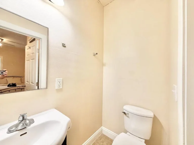Bel appartement 2 chambres avec salle de bain partielle à l'USC en Californie