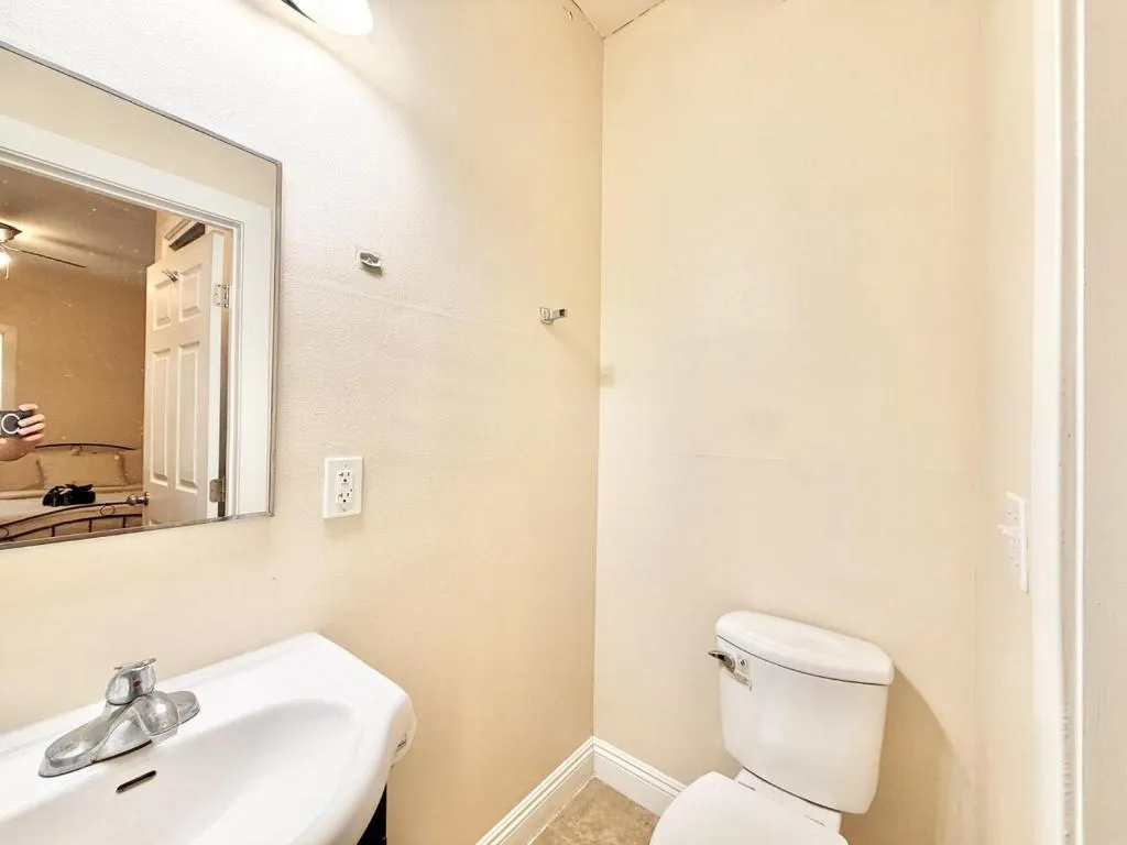 Encantador apartamento de 2 habitaciones con medio baño en USC en California
