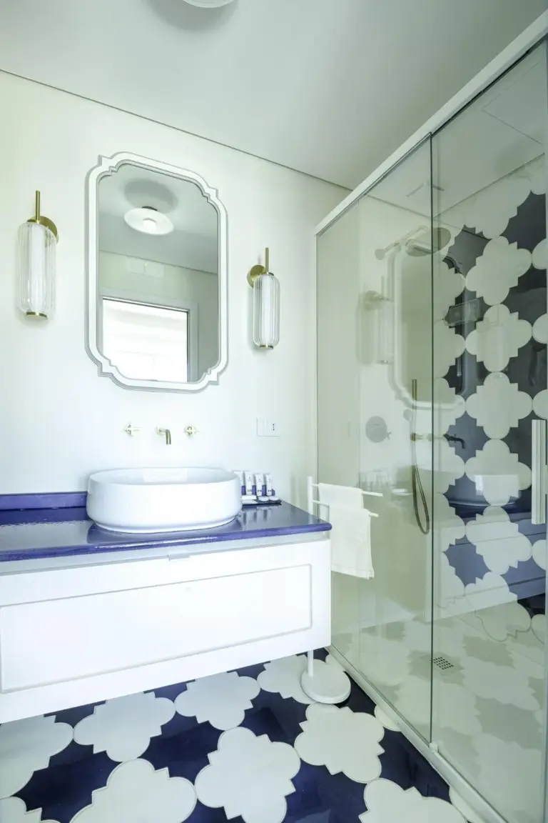 Lussi Capri bathroom with modern design