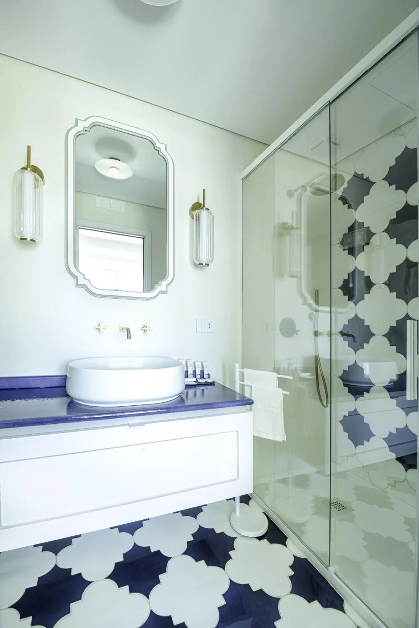 Lussi Capri bathroom with modern design