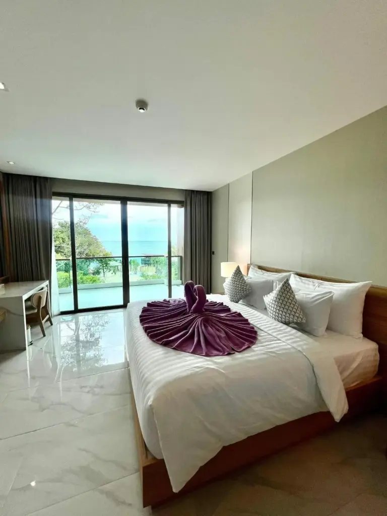 Luxtalay Khanom Hotel bedroom with ocean view