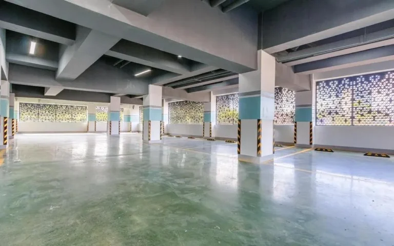 Geräumiger Parkbereich im Luxuriösen 1BR Westlands, Nairobi