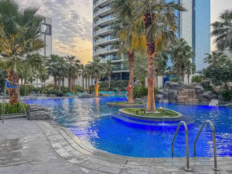 Luxury 1BR with Burj Khalifa View 5-Star Amenities & Valet Parking, en Dubái