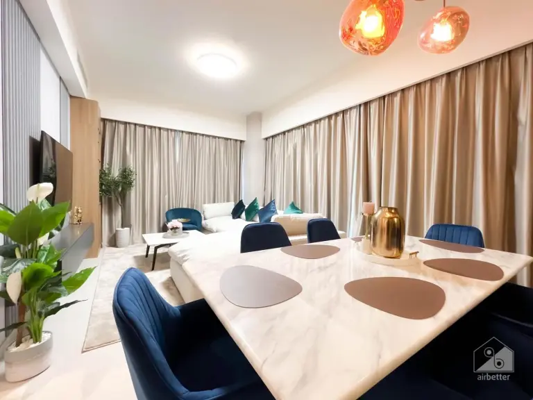 Table à manger de l'appartement Burj Royale de luxe
