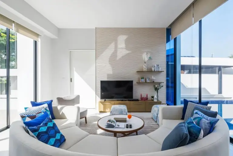 Luxury Residences 3-Bedroom Pool Villa Beach Access, Na Jomtien Pattaya - living room view