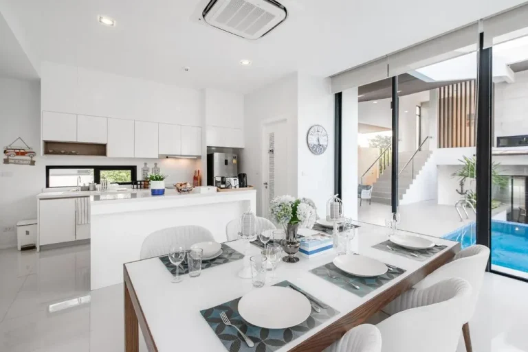 Luxury Residences 3-Bedroom Pool Villa Beach Access, Na Jomtien Pattaya - Modern kitchen area