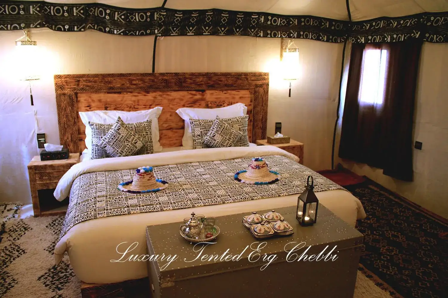 Decoración de la mesilla de noche de Luxury Tented Erg Chebbi
