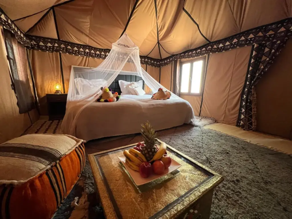 Camp de Tente Traditionnel de Luxe