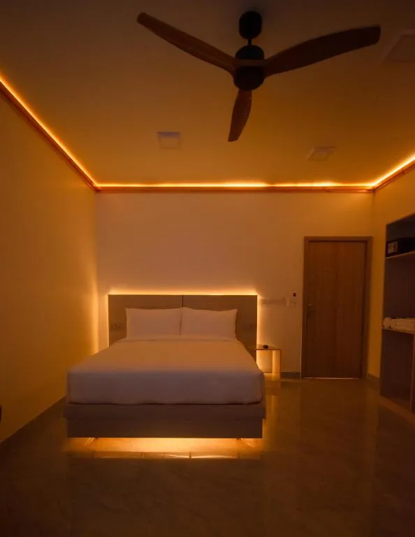 Beleuchtetes Zimmer im Maako Retreats in Funadhoo