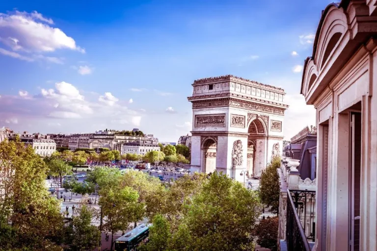 View of the Arc de Triomphe from Maison Albar - Le Champs-Elysées in Paris