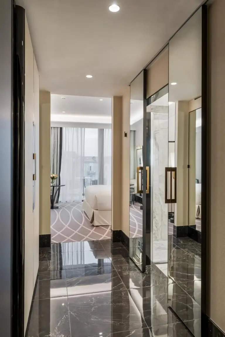 Pasillo elegante en Maison Albar - Le Victoria en Niza