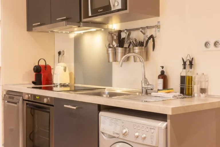 Modern kitchen at Maison Ingwë, Place Gambetta in Bordeaux
