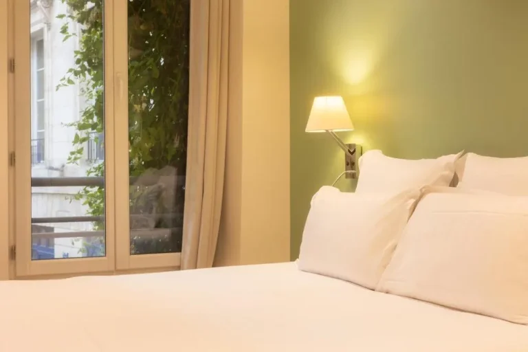 Room with view at Maison Ingwë, Place Gambetta in Bordeaux