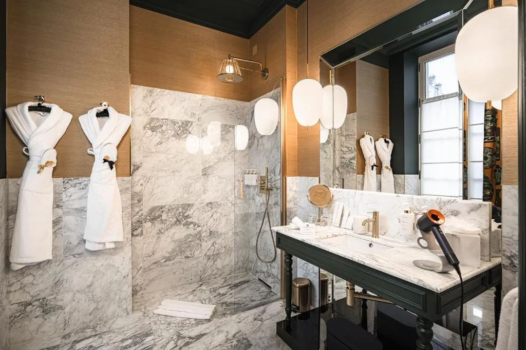 Marmorbadezimmer im Maison Maubreuil in Nantes
